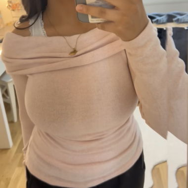Haut rose épaules dénudées