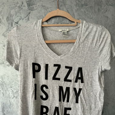 Forever 21 T-Shirt ‚Pizza is my bae‘