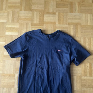 Levi‘s dunkelblaues T-Shirt 