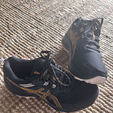 Baskets ASICS taille 39