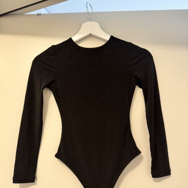 Gina Tricot Body mit Cut Out Gr. XS