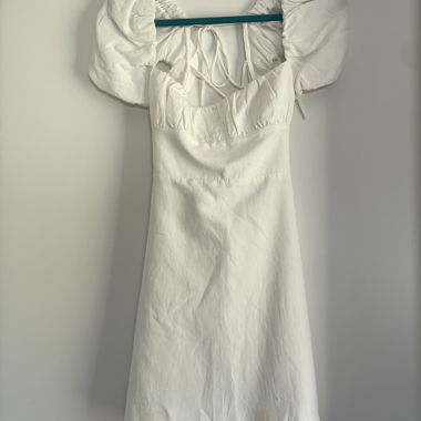 Robe Zara à manches bouffantes blanches