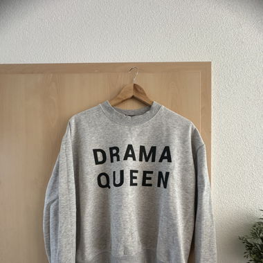 Pull gris Drama Queen