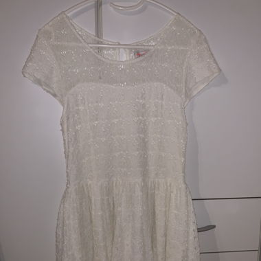 Spitzenkleid mit Blumenmuster