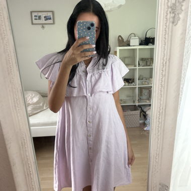 Abito camicia lilla con volant