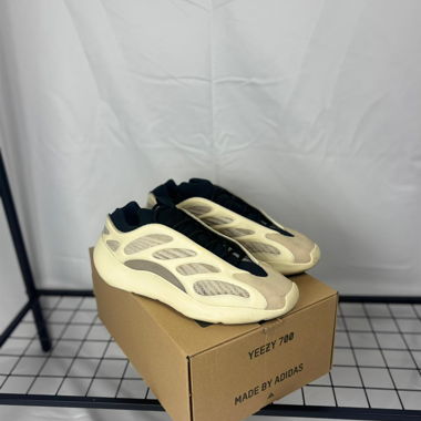 Adidas Yeezy 700 Azael