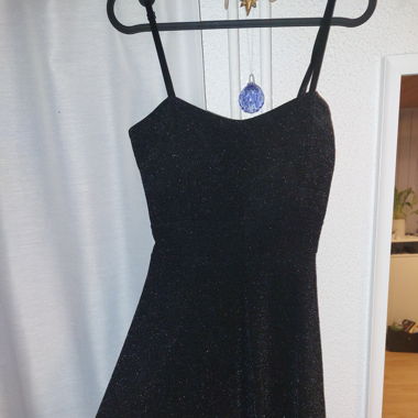Glitzerndes Kleid