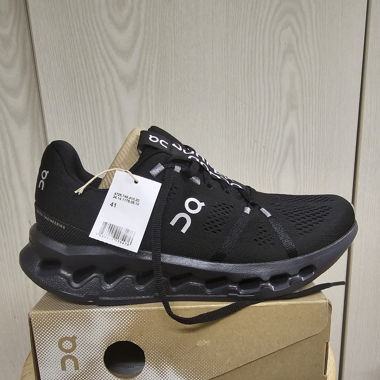 On Cloudsurfer all black Grösse 41