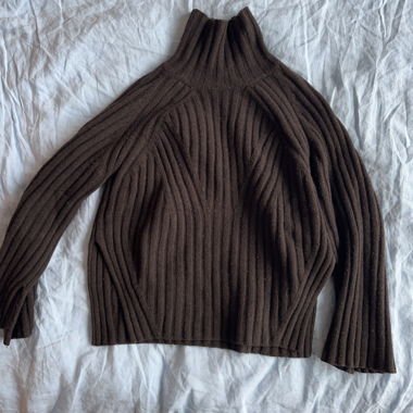 Brauner Pullover
