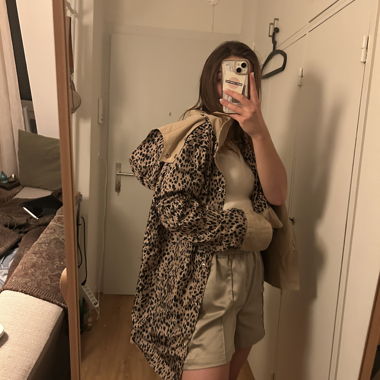 Wendbarer Trenchcoat mit Leopardenmuster