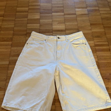 Bershka Jorts weiss