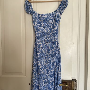 Blumenkleid Hollister enganliegend elegant 