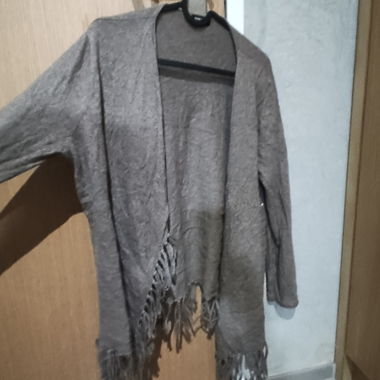 Cardigan gris à franges