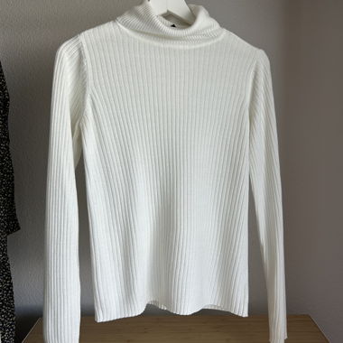 Maglione a collo alto in maglia rigata bianco