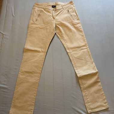 Beige chino trousers with zip pockets