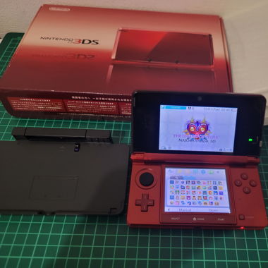 Nintendo 3DS with games installed [in ovp]