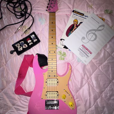 Pink Electric Guitar Set – Amplifier & Accessories