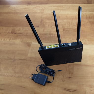 Asus Wireless Router inklusive Stromkabel