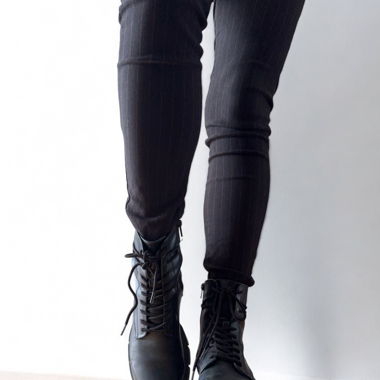 Intensiv getragene schwarze Lederstiefel (gr. 39)