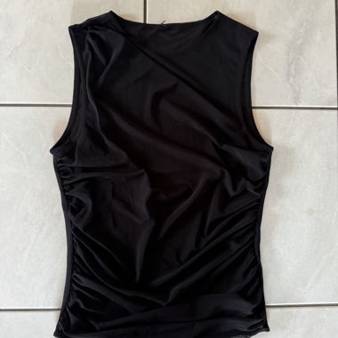 Schwarzes ärmelloses Top