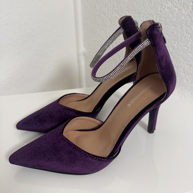 Lila High Heels mit Strassriemchen