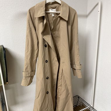 Beiger Trenchcoat 