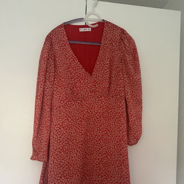Geblümtes Kleid