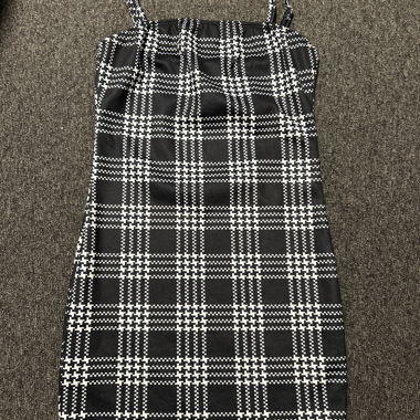 Vestito smanicato nero a quadri