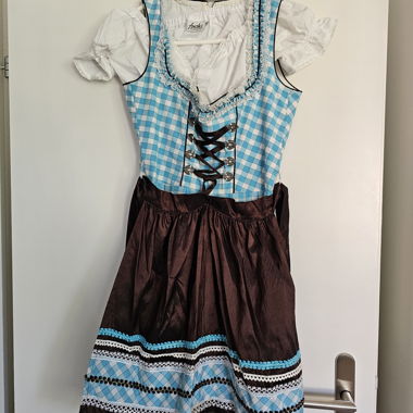 Dirndl con camicetta