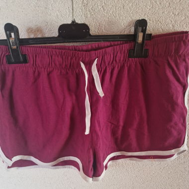 Pantaloncino viola e rosa