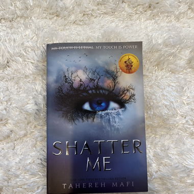 Shatter me Buch englisch 