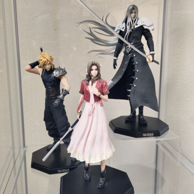 Lot figurines Final fantasy VII avec boîtes 