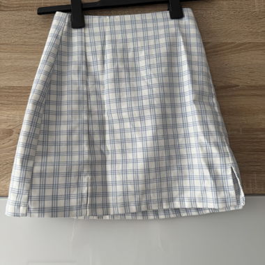 Mini-jupe à carreaux bleu clair et blanc