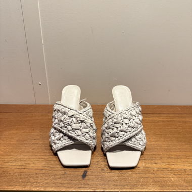 Mules à talon tressées crème