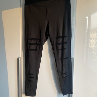 Black sport leggings