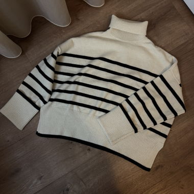 BERSHKA Strickpullover gestreift mit Rollkragen 