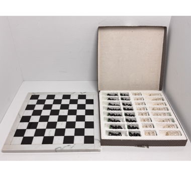 Set di scacchi vintage in marmo nero e bianco