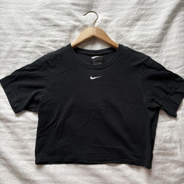 Kurzes Nike T-Shirt schwarz