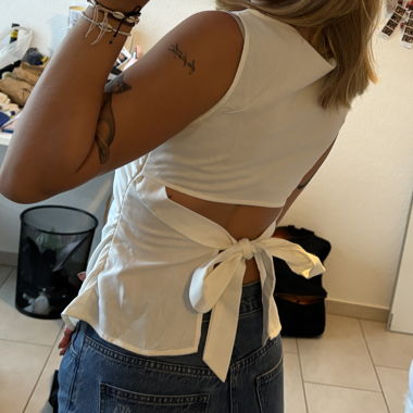 Cute white top