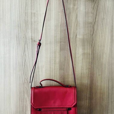 Knallrote Tasche