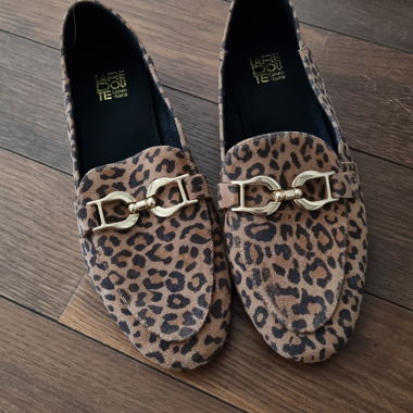 Mocassins léopard à boucle dorée
