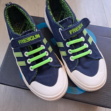 Baskets Freegun bleues et vertes T33