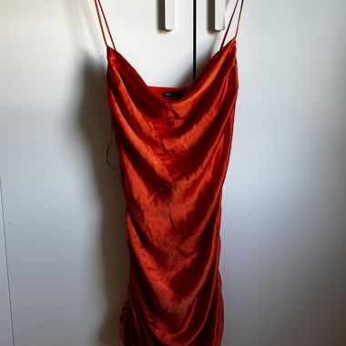 Orange Satin-Kleid ZARA