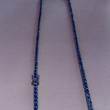 Collier tennis en argent avec saphirs bleus