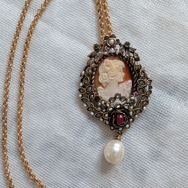 Collana vintage con cameo e perla
