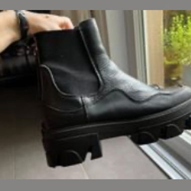 Steve Madden 37