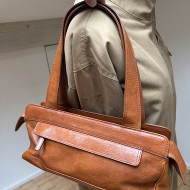 Vintage brown shoulder bag