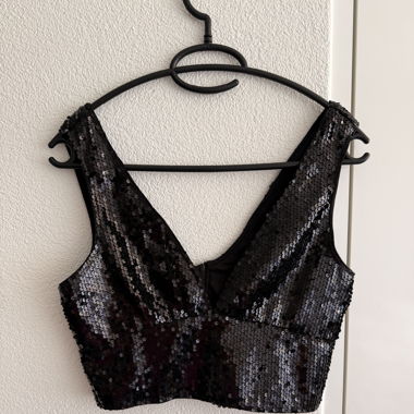 Glitzer Top mit Ausschnitt