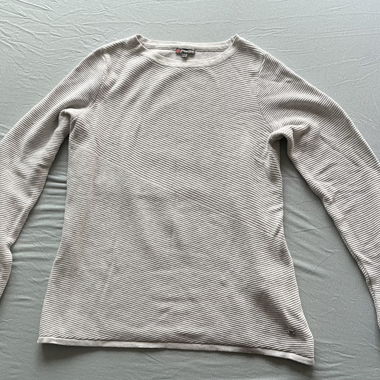 Maglione in maglia a costine grigia