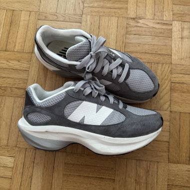 Sneaker New Balance Future grigie
